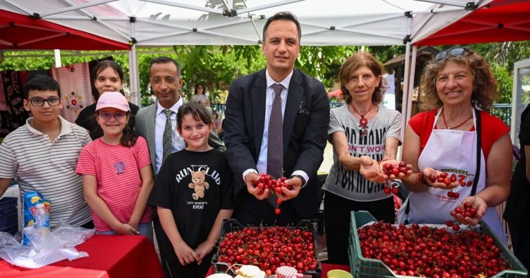 Bornova Kiraz Festivali Coşkusu ve Tarımsal Destek Vurgusuyle Sürüyor