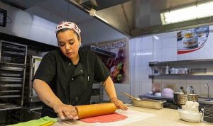 Bornova Mutfak Atölyeleriyle Yazın Lezzet Yolculuğu: Renkli CreamPuff ve FalafelRoll Şenliği