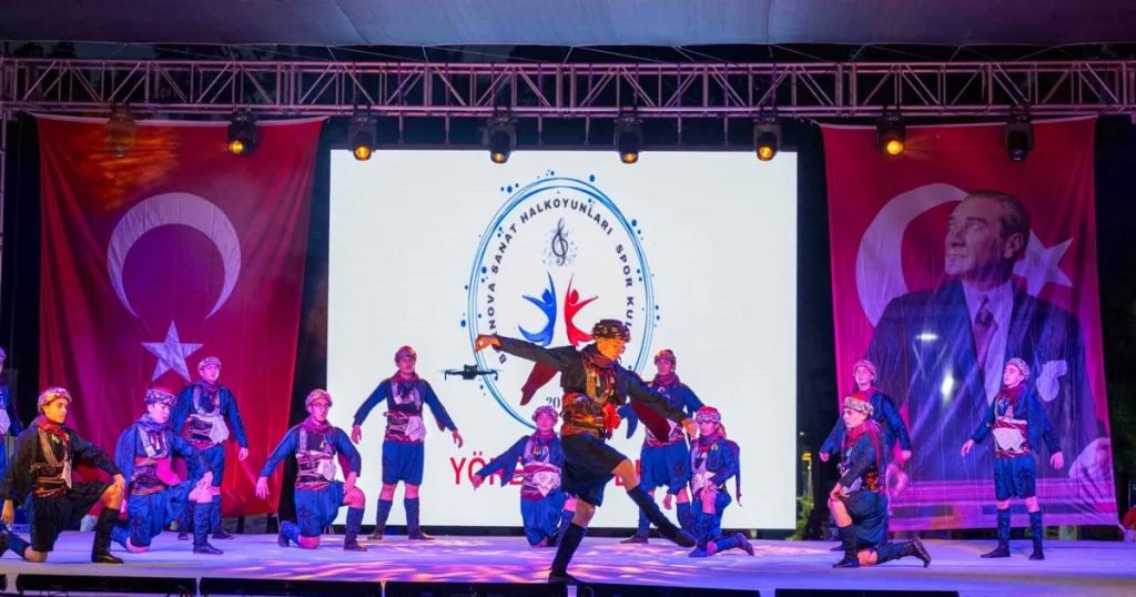 Bornova’da Dört Günlük Coşku: 5. Halk Dansları Festivali Renkli Bir Zirveye Taşındı