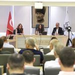 Çeşme’de Yaz Sezonu Öncesi Kararlı Adımlar: İnşaat Yasağı ve Parasal Yaptırımlar Başkan Lâl Denizli’nin Açıkladığı Görkemli Meclis Toplantısıyla Onaylandı