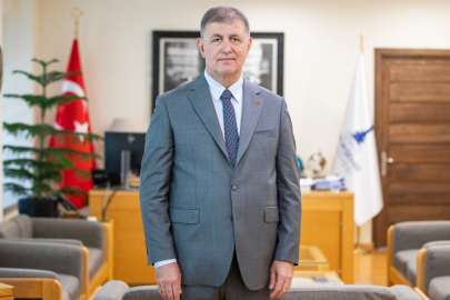 CHP’nin İzmir Temsilcisi İstifa Açıklamasıyla Şok Dalga: Örgüt İçindeki Çekişmeler ve Sürgünler Başkan Tugay’ı Eserinde Bıraktı