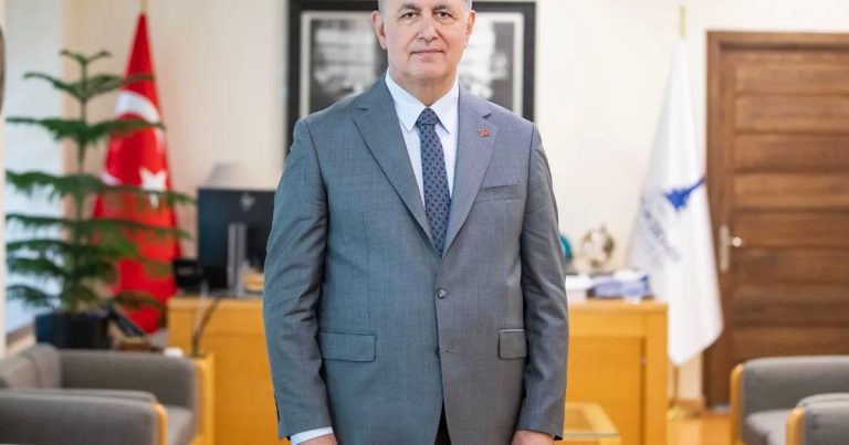 CHP’nin İzmir Temsilcisi İstifa Açıklamasıyla Şok Dalga: Örgüt İçindeki Çekişmeler ve Sürgünler Başkan Tugay’ı Eserinde Bıraktı