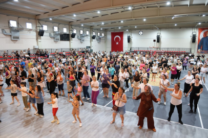 Çiğli’yi Coşturan Yenilenmiş Atatürk Kapalı Spor Salonu’nda Dans ve Dayanışma Rüzgârı