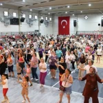 Çiğli’yi Coşturan Yenilenmiş Atatürk Kapalı Spor Salonu’nda Dans ve Dayanışma Rüzgârı