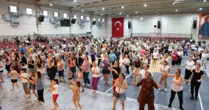 Çiğli’yi Coşturan Yenilenmiş Atatürk Kapalı Spor Salonu’nda Dans ve Dayanışma Rüzgârı