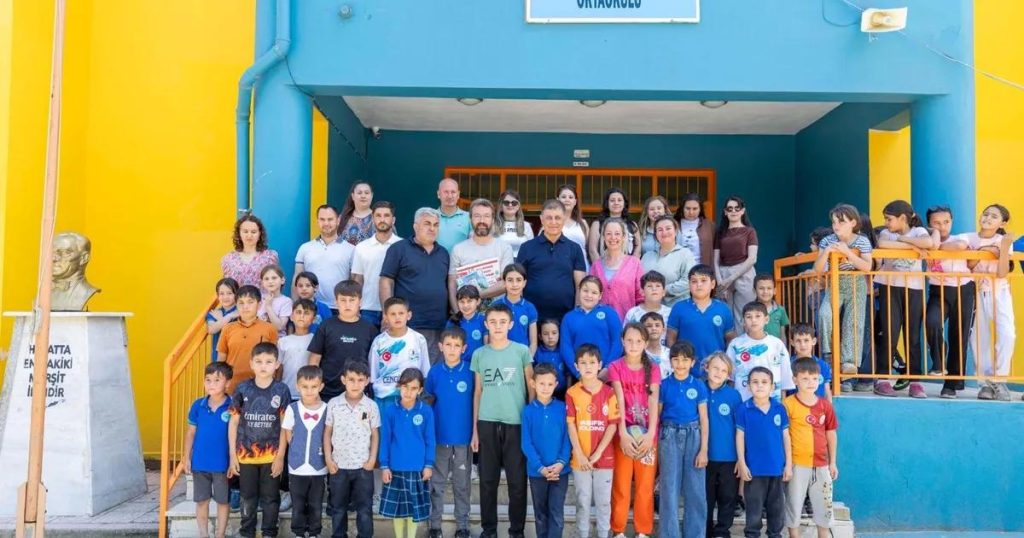 Çocuklar İçin Umut Dolu Bir Ziyaret: Kiraz’da Örencik Zeybekler’e Eğitici Destek ve Doğal Yaşam Parkı Sözü