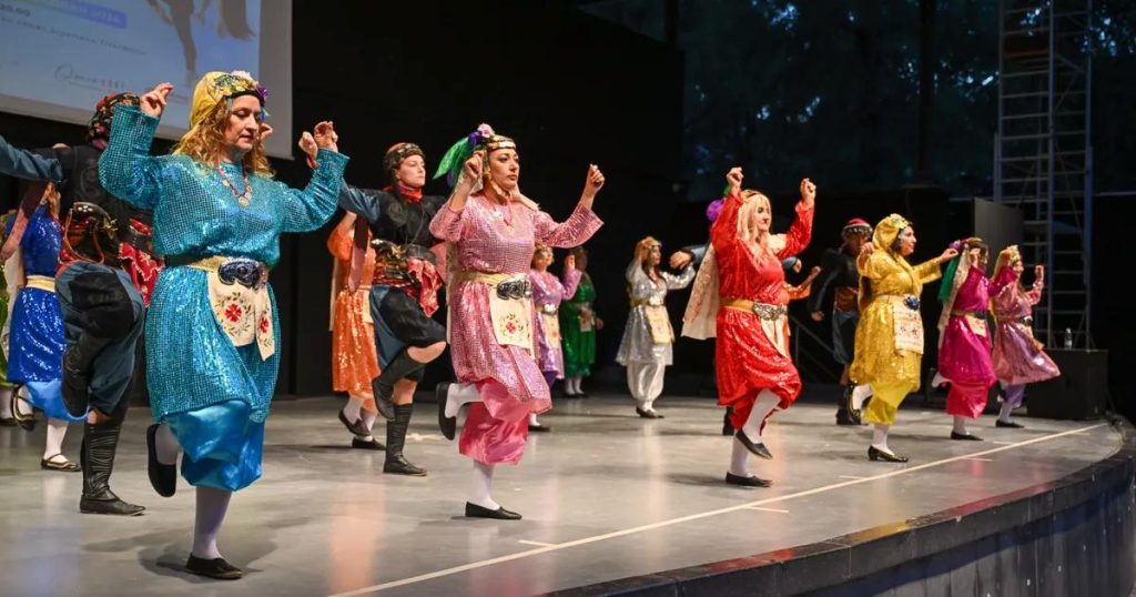 Dans Zamanı: Bornova’nın Hobi ve Beceri Kurslarıyla Taçlanan Final Gecesi