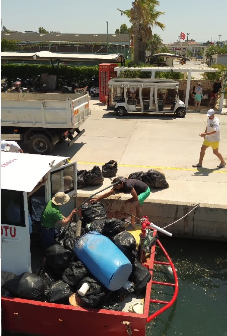 Denizin Sahibi Değiliz; Emanetçisiyiz: Sığacık’ta Teos Marina’nın Günlük Olarak Sürdürülen Temizlik Misyonu