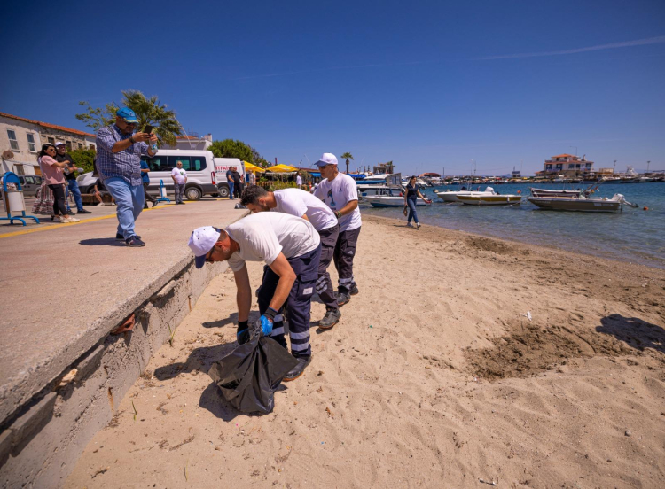 Denizleri Korumak İçin Karaburun’da Eylem: 750 Kilogram Atık Toplandı
