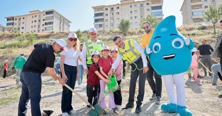 Denizli’de Yeşil Gün: Minik Ellerin Ektiği 250 Zeytin Fidanı ile Geleceğe Umut