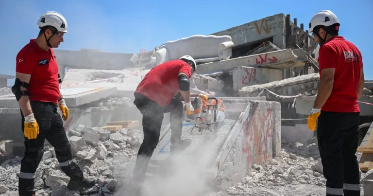 Deprem Hazırlığında Zirve Noktaya Ulaşan BAK Ekibi AFAD İzmir’de Tatbikatla Sahada Solda Özveriyi Gösterdi