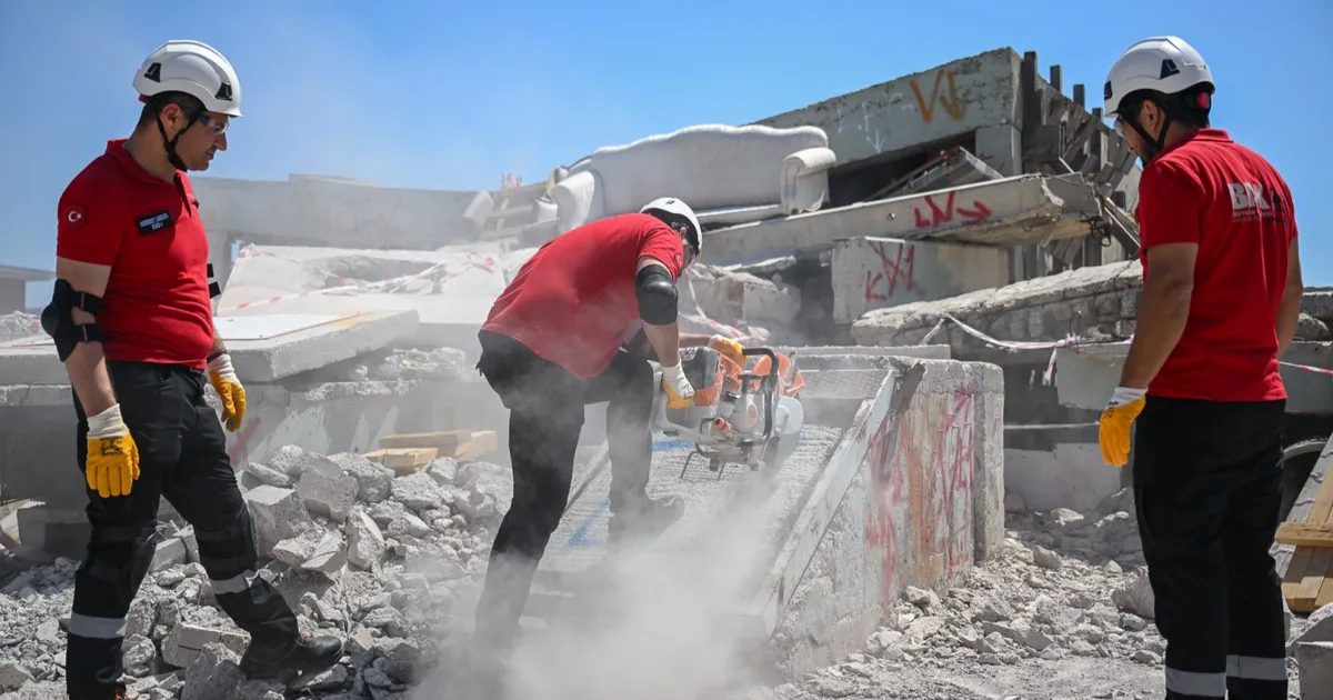 Deprem Hazırlığında Zirve Noktaya Ulaşan BAK Ekibi AFAD İzmir’de Tatbikatla Sahada Solda Özveriyi Gösterdi