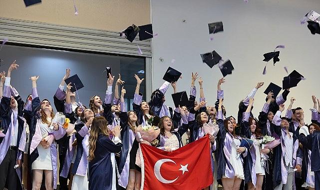 DEÜ Eğitim Fakültesi Mezuniyet Töreni: Geleceğe Cesaretle Yürüyoruz, Öğretmenliğin Gururu ve Sorumluluğu Bir Arada