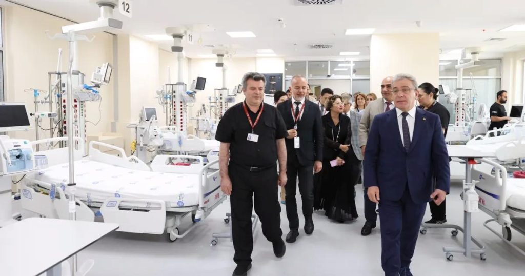Dokuz Eylül Üniversitesi Hastanesi Yenilenen Yoğun Bakım Ünitesi Açılışı