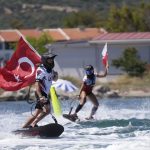 Ege’nin Ruhu: Çeşme Şifne’de Motosurf Şampiyonasıyla Yıldızlar Parladı ve Turizme DOĞRUDAN Işık Tutuldu