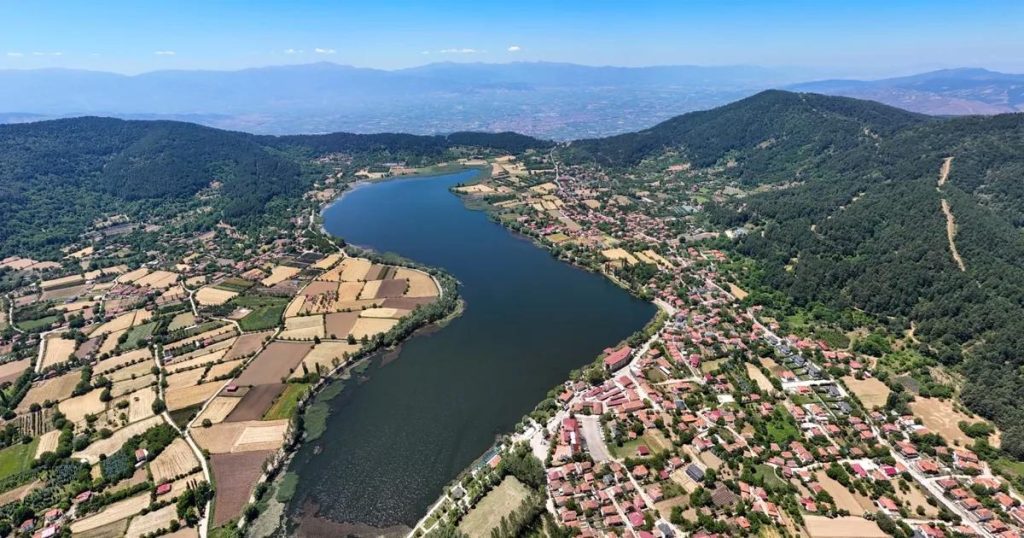 Gölcük Gölü’nde Küresel Uyarı: Marul Tehditine Karşı İzmir’in Temizlik Hamlesi Sürdürüyor
