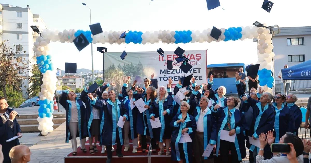 İleri Yaş Akademisi Mezunları: Karabağlar’da Yeni Ufuklara Doğru Kepler Havada, Umutlar Yerde Ancak Yükseliyor