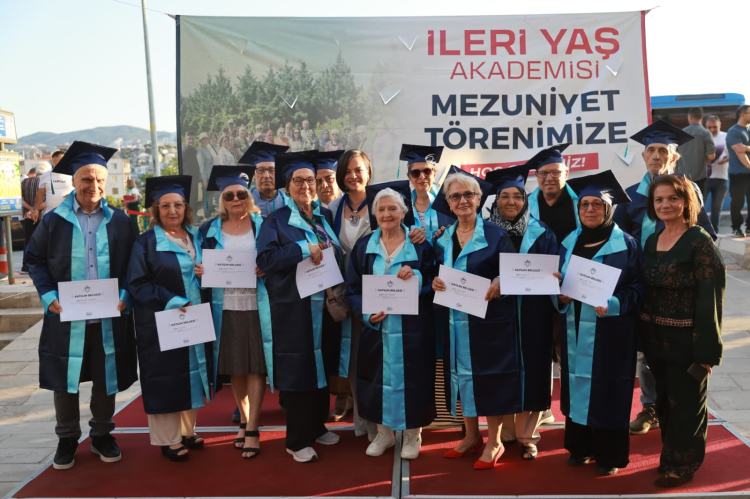 İleri Yaş Akademisi Mezunları: Karabağlar’da Yeni Ufuklara Doğru Kepler Havada, Umutlar Yerde Ancak Yükseliyor