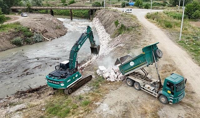 İnegöl’de Dere Islahında Yeni Dönem: Kocasu ve Bağlı Kollarında Sahada Özveriyle Çalışan Ekipler ve DSİ Başarısı