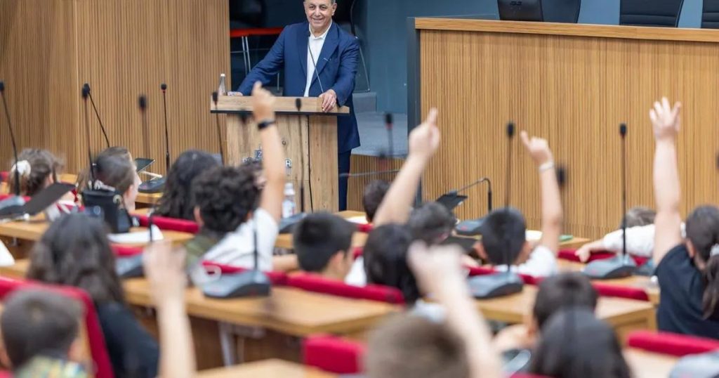 İzmir Çocuk Meclisiyle Kentin Liderleri: Gençlerin Sesi, Sorumluluk ve Şehir İçin Vizyon