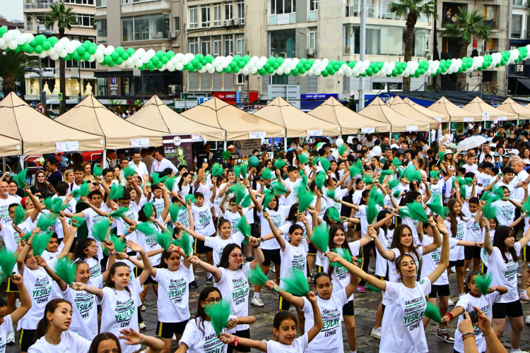 İzmir’de Bağımsızlık Turu: Gençler, Sağlık ve İradeyi Birleştiren Büyük Şenlik