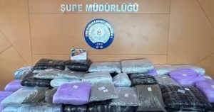 İzmir’de Büyük Uyuşturucu Operasyonu: 371 Kilogram Skunk ve Esrar Ele Geçirildi, 1 Şüpheli Gözaltında