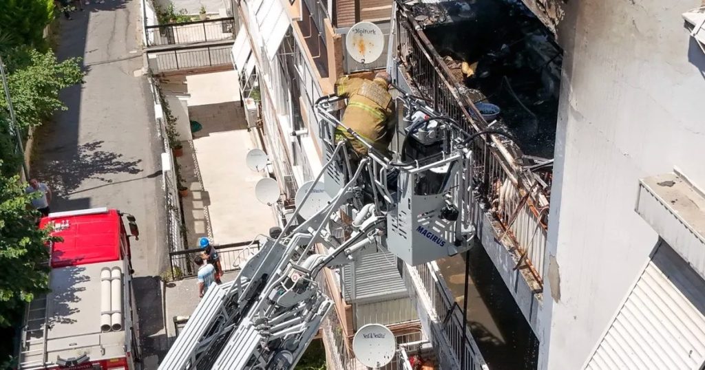 İzmir’de Devasa Yangın Alarm Verdi: Üçkuyular’daki 7 Katlı Binada Korkutan Anlar ve Kahraman Kurtarmalar