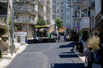 İzmir’de Gece Başlayan Asfalt Seferberliği: Emekçiler 24 Saat Çalışıyor, Dört Bir Yan Yenileniyor