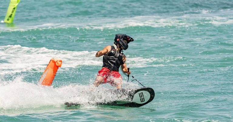 İzmir’de Motosurf Şampiyonası: Saha Sıcaklığı ve Heyecan, İzlenimler Birlikte Büyüyor
