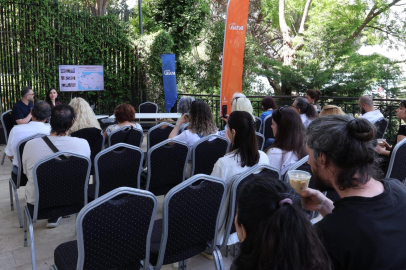 Izmir’in Seramik Dili: Şehrin Panoları ile Hafıza Yolculuğu