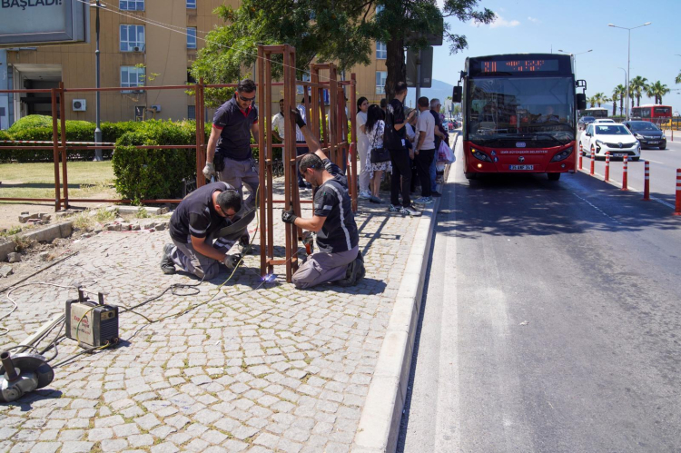 İzmir'in Simgesi Yola Çıkıyor: Konak'taki Yeni Durağın Kent Belleğini Taşıyan Tasarımı