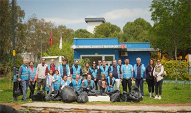 İzmir’in Temiz Park Seferi: Gönüllüler, Oyun Alanlarını Hijyen ve Umudu Buluşturuyor