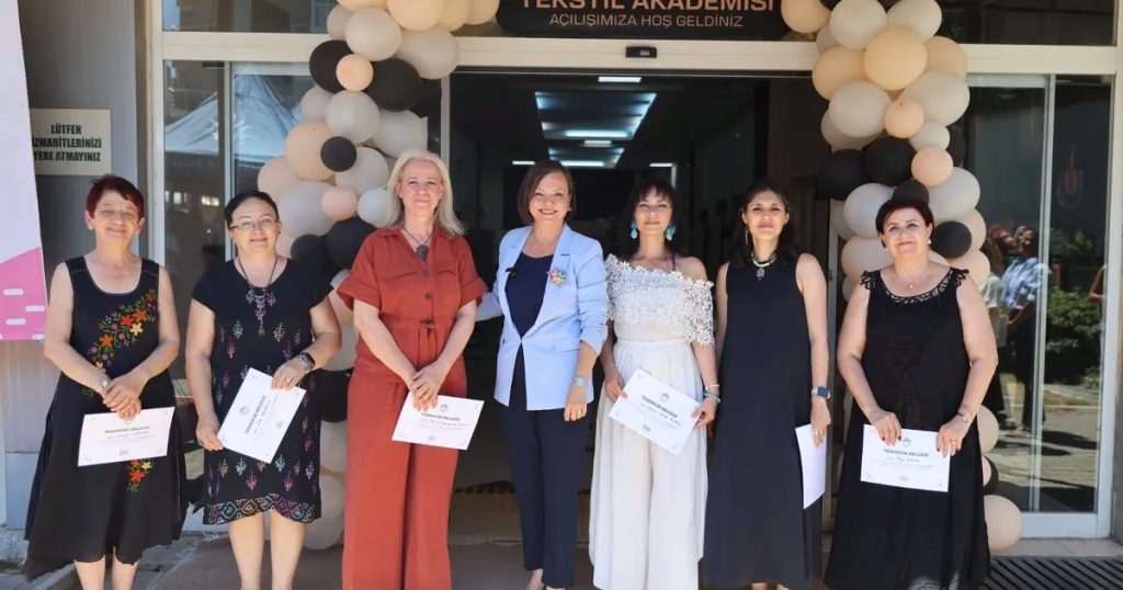 Karabağlar’da Tekstil Akademisi: Kadınların Güçlenmesiyle Dönüşen Bir Mahalle