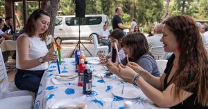 Kaşıkların Ritmiyle Anadolu’nun Hafızası Bornova’da Canlanıyor: Halk Dansları Festivali Başladı