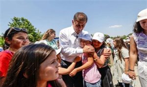 Kiraz’da Dokunuş: Başkan Tuygay’ın Doğayla İç İçe Karne Şenliği ve Umut Dolu Mesajı