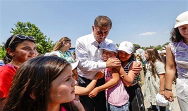 Kiraz’da Dokunuş: Başkan Tuygay’ın Doğayla İç İçe Karne Şenliği ve Umut Dolu Mesajı