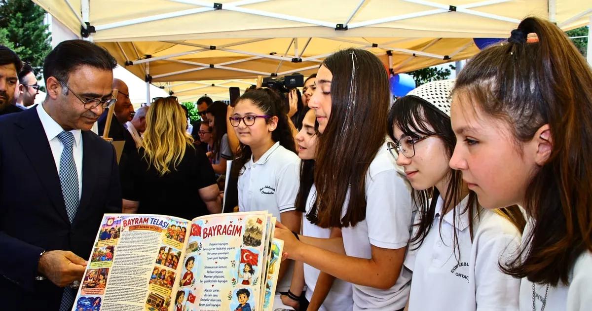 Küçük Ellerden Büyük Kalemler: İzmir’de Kitap Fuarında Dil Zenginliği ve Hayal Gücü Buluşması