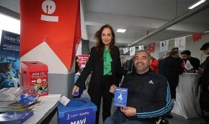 Mavi Kapak Seferi: Karşıyaka’nın Umuda Dönüştürdüğü Plastik Kayıp Hikayesi ve 100 Noktadan Büyüyen Dayanışma Ağı
