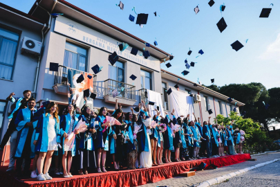 Mezuniyet Coşkusu ve Yarınlara Güç Veren Eğitim: Bergama’da Meslek Yüksekokulu Diploma Sevinci ve Sürdürülebilir Gelecek İçin Adımlar