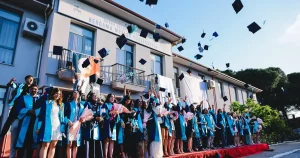 Mezuniyet Coşkusu ve Yarınlara Güç Veren Eğitim: Bergama’da Meslek Yüksekokulu Diploma Sevinci ve Sürdürülebilir Gelecek İçin Adımlar