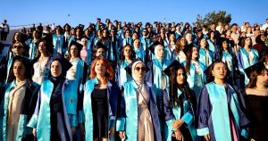 Mezuniyet Coşkusunda İz Bırakan Başarı Hikayesi: DEÜ Hemşirelik Fakültesi 2025-2026 Mezunları ve İkiz Kardeşlerin İlham Veren Yolculuğu