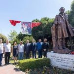 Nazım Hikmet’in Mirası: Kırmızı Karanfillerin Ardındaki Işıkla Geleceğe Yolculuk