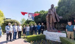 Nazım Hikmet’in Mirası: Kırmızı Karanfillerin Ardındaki Işıkla Geleceğe Yolculuk