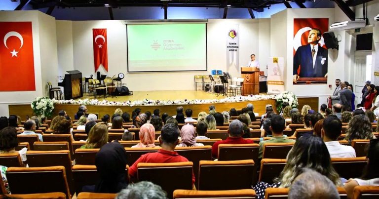Öğretmen Akademileri: Yenilenmenin Işığında Eğitim Camiası Geleceğe Hazır