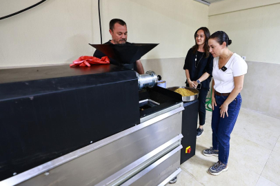 Pamucak’tan Gönüllü Geri Dönüşüm: Otellerden Gelen Yiyecekler Can Dostlara Umut Oluyor