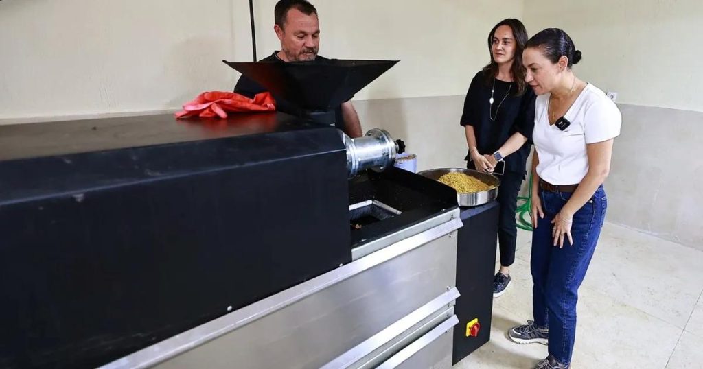 Pamucak’tan Gönüllü Geri Dönüşüm: Otellerden Gelen Yiyecekler Can Dostlara Umut Oluyor