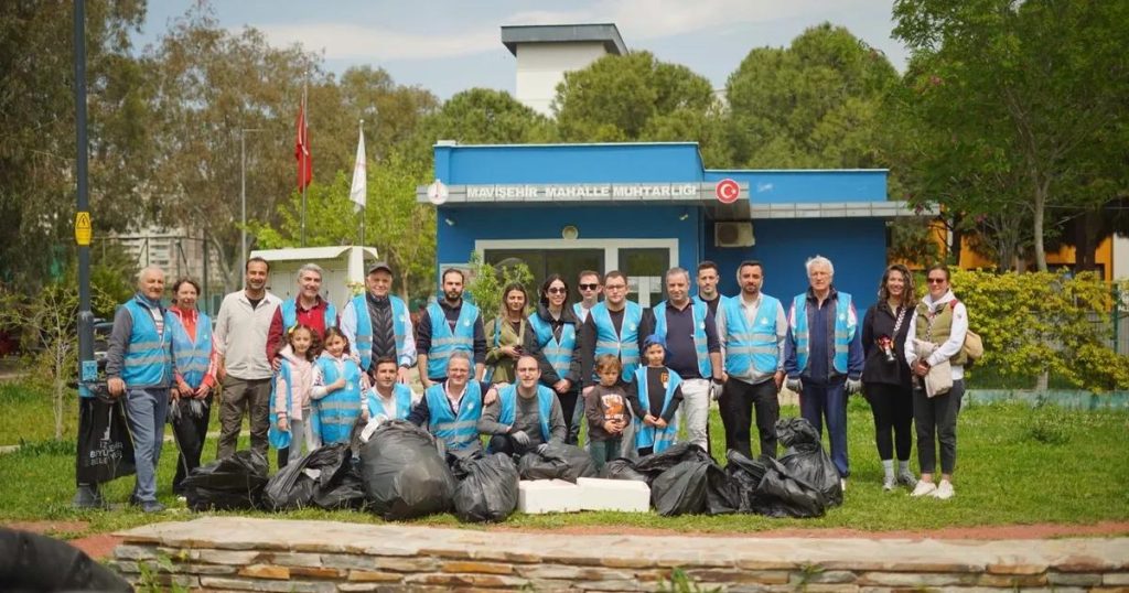 Parklarda Temizlik ve Duyarlı Nesiller: İzmir’de “Parkta Etkinlik Var” ile Doğa Seferberliği