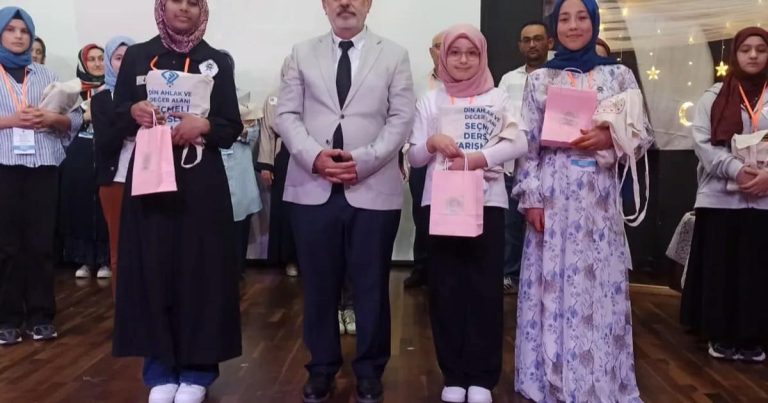 Sakarya’da İlham Verici Kur’an-ı Kerim’i Güzel Okuma Yarışması: Gençlerin Öz Güveni ve Birlikte Büyüyen Başarı Hikayesi