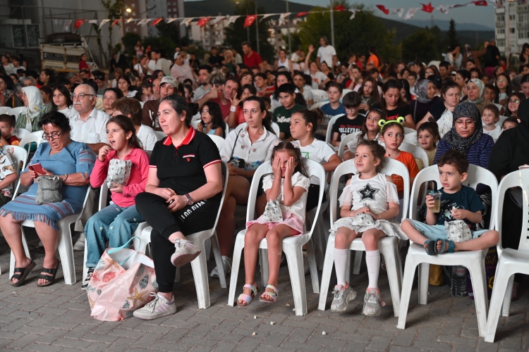 Açık Hava Sineması Yazı: Mahallede Animasyon Rüzgarı Estiriyor