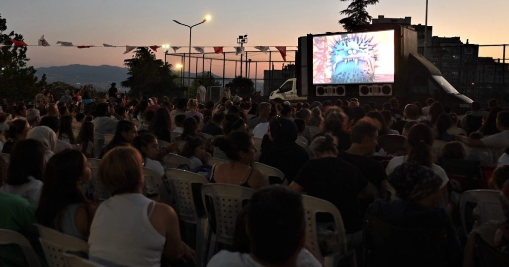 Açık Hava Sineması Yazı: Mahallede Animasyon Rüzgarı Estiriyor